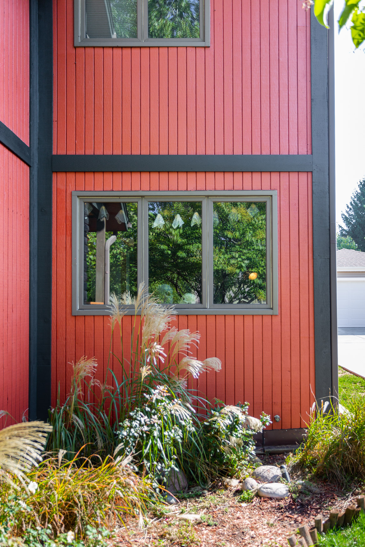  Country Redwood PM-16 by Benjamin Moore, Ashland Slate 1608 by Benjamin Moore, Figure 8 Painting 