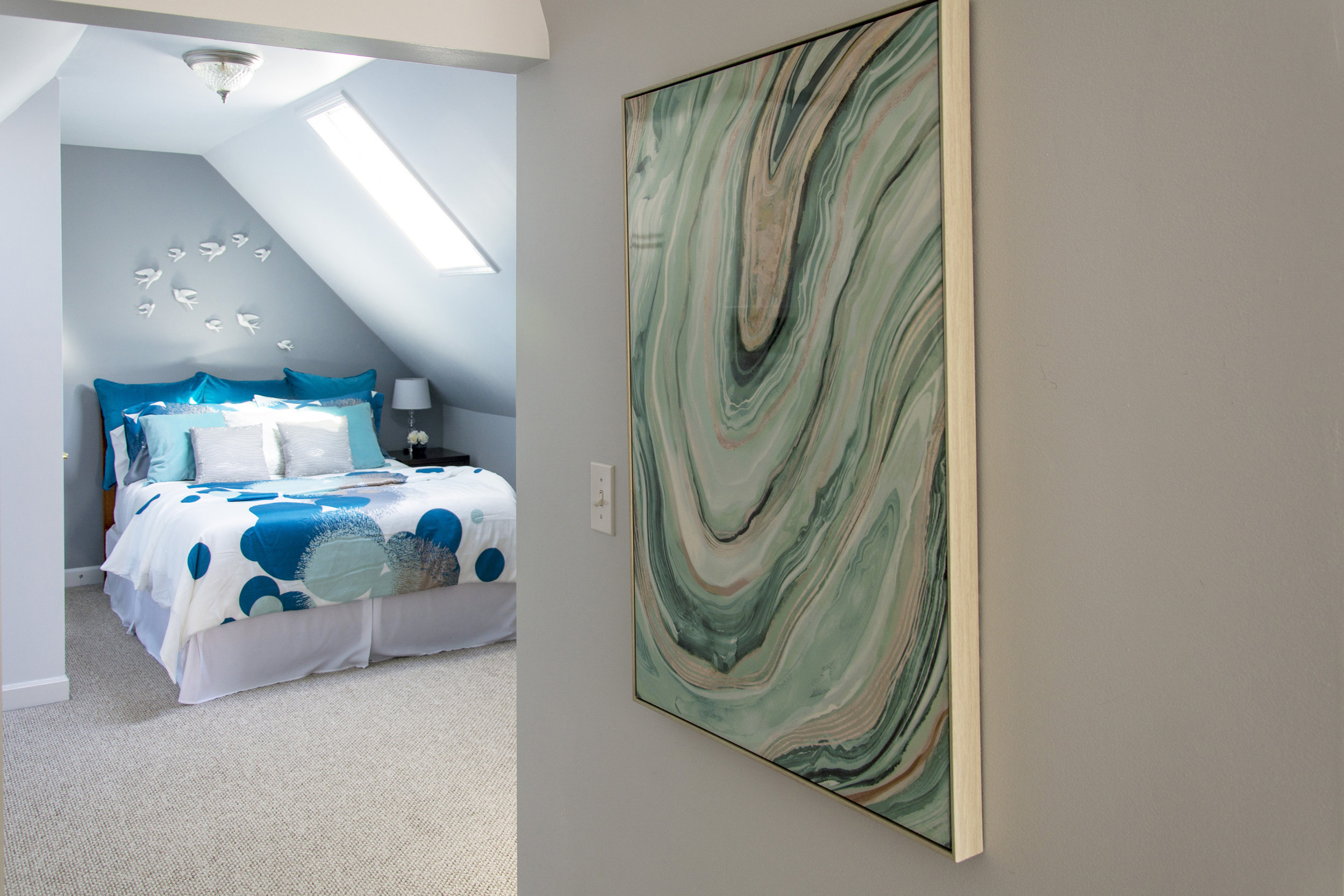  White Dove OC-17 by Benjamin Moore, Revere Pewter HC-172 by Benjamin Moore, Grey Cloud 2126-60 by Benjamin Moore 
